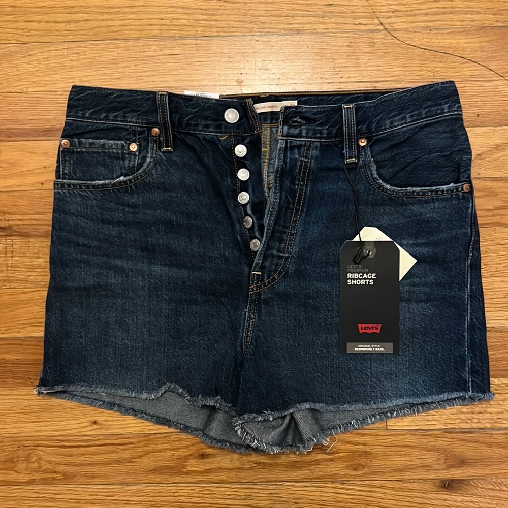 Never worn size 31 Levi’s Ribcage dark jean Shorts